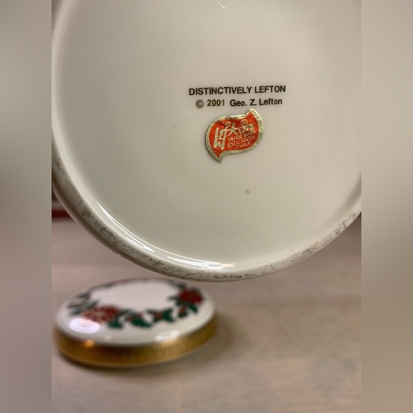 Vintage Lefton Holly Berry Holiday Collection Round‎ Trinket Box Candy Music Box - Picture 8 of 9